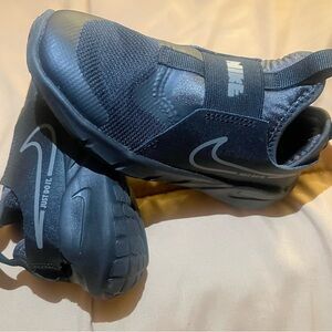 Nike Little kids Flex Runners Nike Black and Gray Slip-On Sneakers